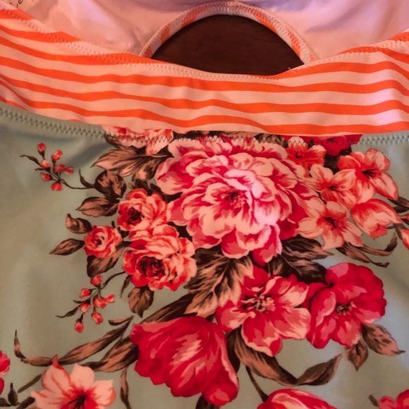 NWT! Cupshe one piece cut out halter swimsuit - Picture 3 of 5